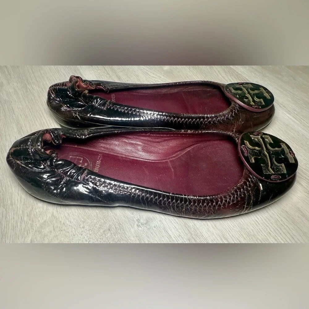 Tory Burch Dark Brown Patent Leather Ballet Flats Embossed Logo Size‎ 7